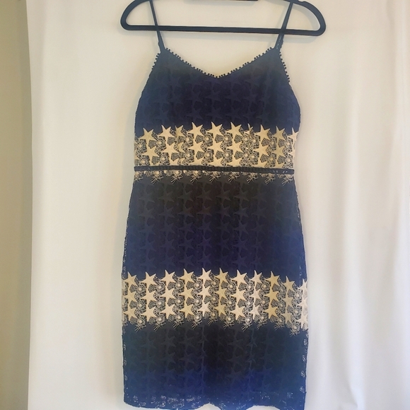 bebe Dresses & Skirts - BEBE Size 10 Stars & Stripes adjustable straps empire waist crochet mini dress